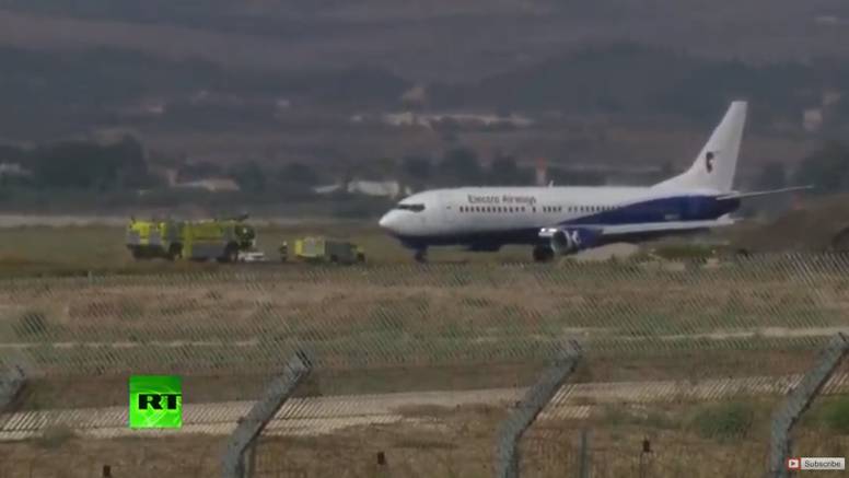 Panika zbog gume: Sletio je oštećeni Boeing sa 152 ljudi