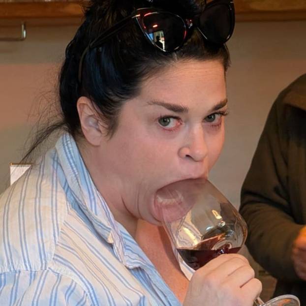 VIDEO: ‘I have the world’s biggest mouth – people are shocked I can fit WINE BOTTLE inside’