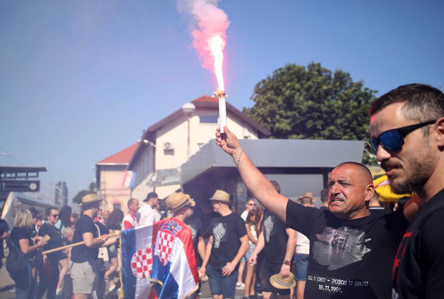 Zagreb: Veseli obožavatelji Thompsona na Glavnom kolodvoru