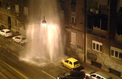 Automobilom udario u hidrant i napravio fontanu od 15 metara