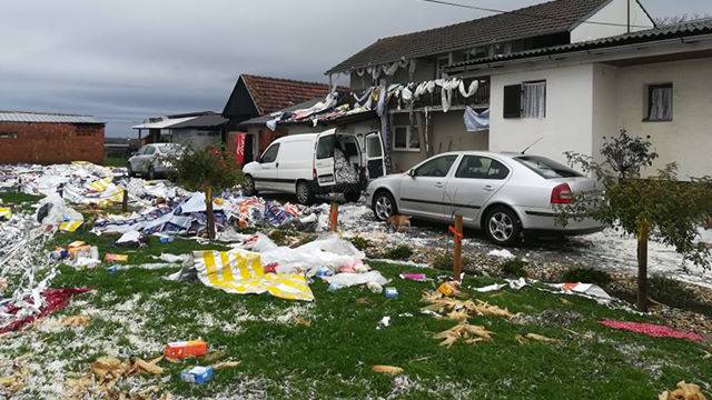 Dobrodošao Fran! Zatrpali su im kuću plastikom i krpama