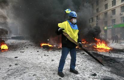Ukrajina zabranjuje kolonu od pet auta: Antiprosvjedni zakon
