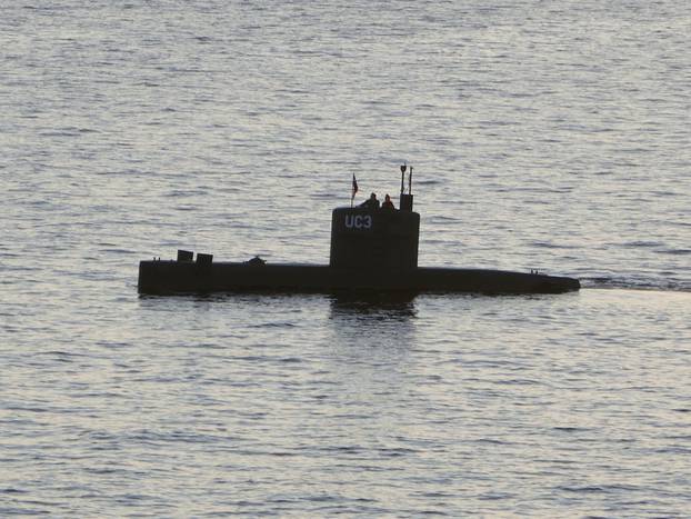 The home-made submarine "UC3 Nautilus" sails in Copenhagen harbour