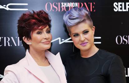 Sharon Osbourne izdala tajnu svoje kćeri Kelly, ona ju javno napala: 'Samo ja mogu to reći'