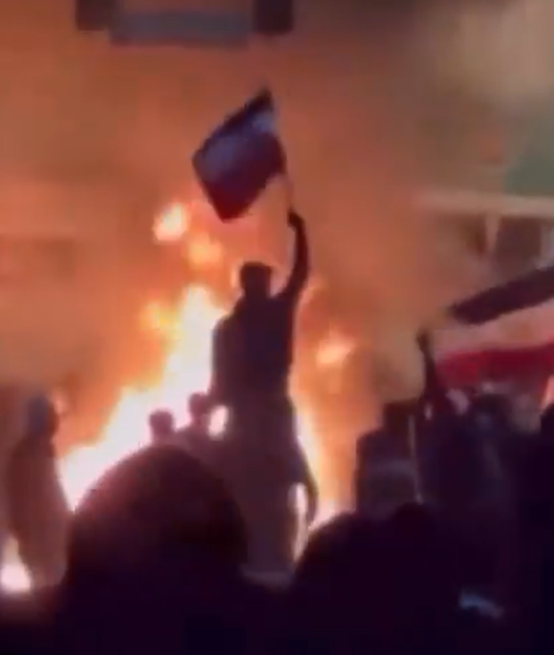 FOTO Iran gori. Trump prijeti, a prognani prijestolonasljednik kaže: Vraćam se u domovinu