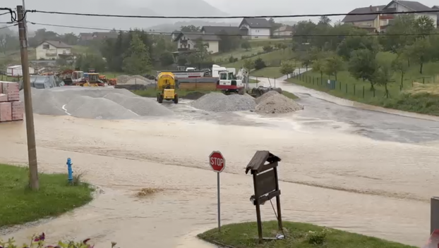 FOTO Ovo su posljedice oluje na sjeveru Hrvatske: Poplavljene ulice,  sve službe izašle na teren