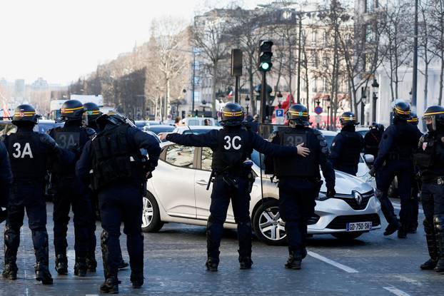 French "Freedom Convoy" arrives in Paris