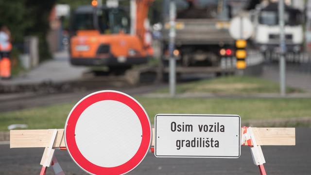 Zagreb: ZapoÄeli radovi na sanaciji kolnika u Ulici grada Vukovara, od Savske do Ozaljske