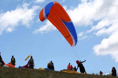 Nesreća na uzletištu: U Istri se teško ozlijedio paraglajder (36)