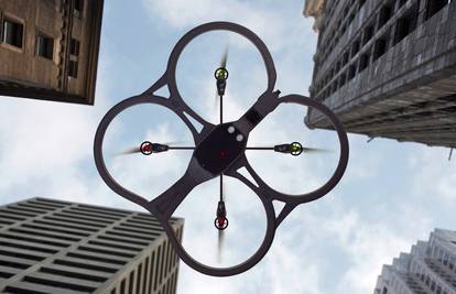 Mali leteći dronovi 'napadaju': Poželjni gadget vojnih korijena
