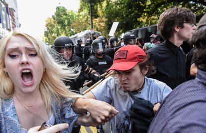 Prosvjednici protiv rasizma sukobili su se s policijom