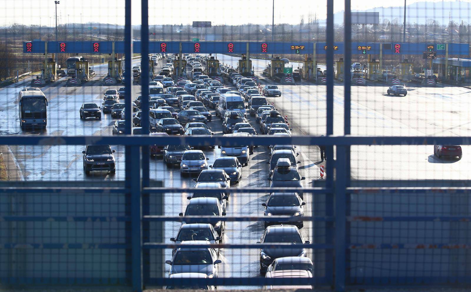 Velike guže na graničnom prijelazu Bregana, počinje Hrvatski skijaški tjedan