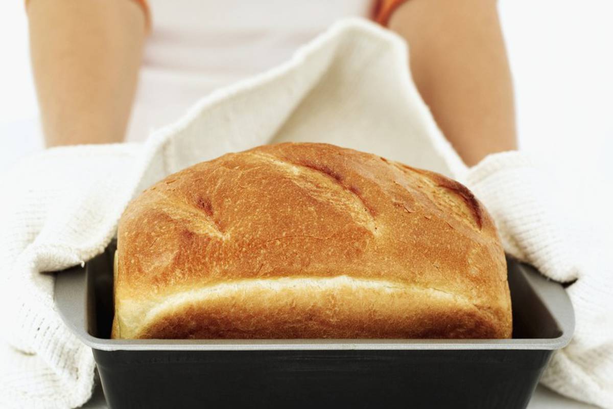 Как печь хлеб книги. Хлеб для хот догов. Мешок хлеба домой.