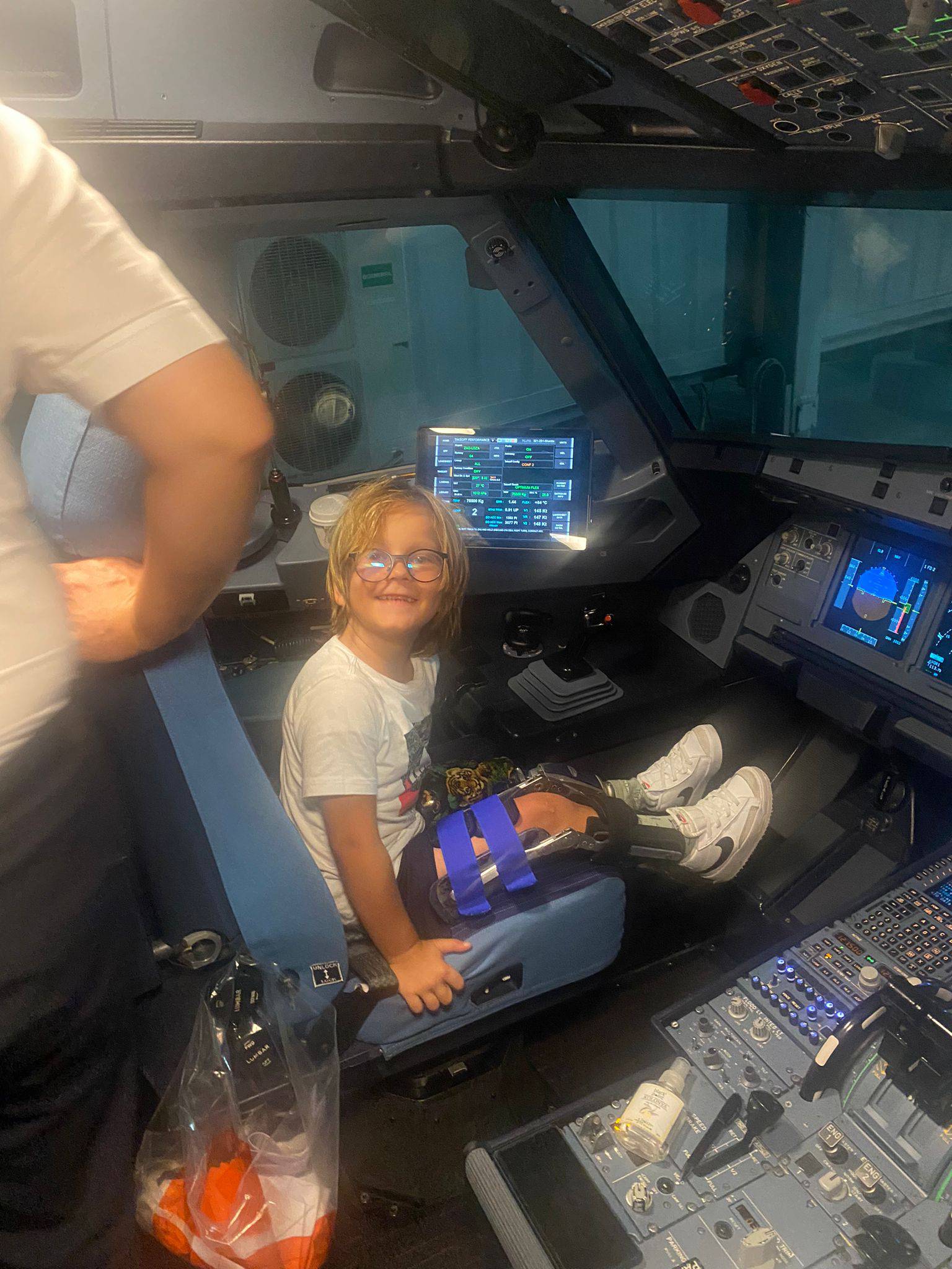 Šimun se vraća kući s još jedne operacije u SAD-a te je isprobao avion: 'Mama, želim biti pilot!'