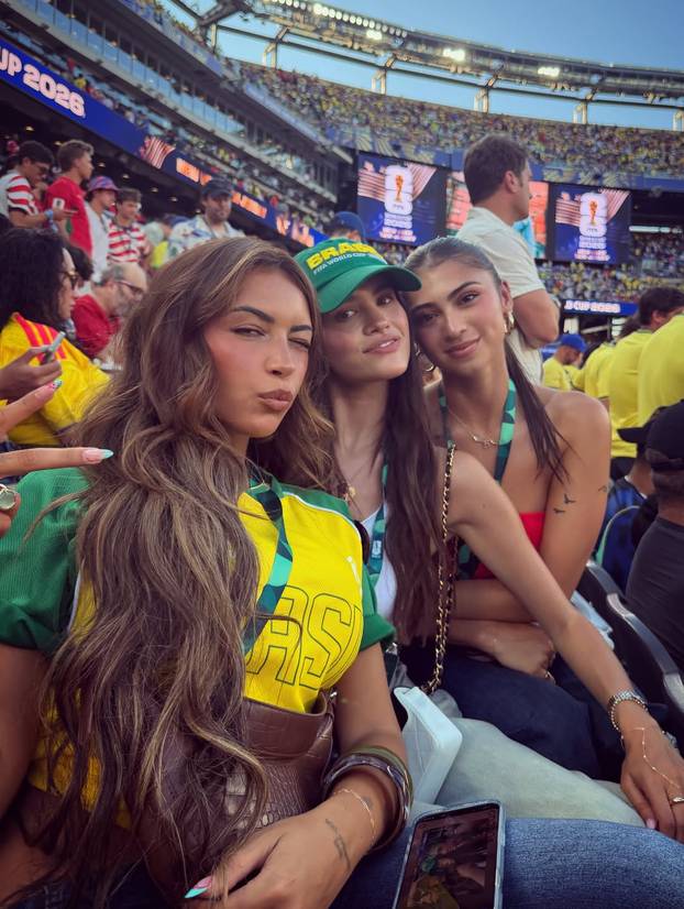 FOTO Uf! Brazilka je postavila ljestvicu za navijačice na SP-u