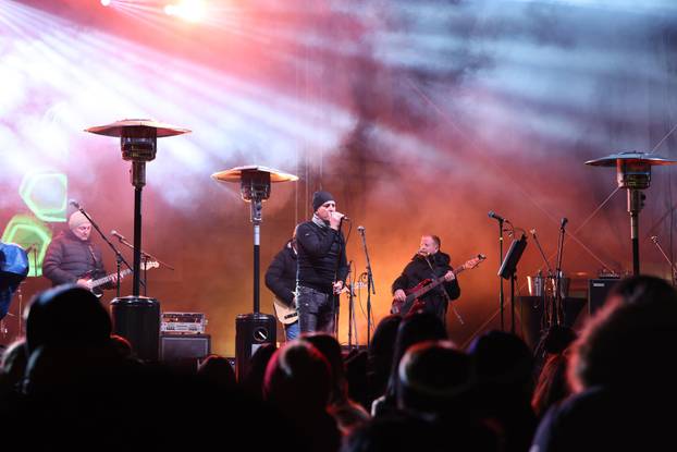 Osječani i njihovi gosti u novu 2026. godinu ušli su uz zvukove legendarnog Miroslava Škore