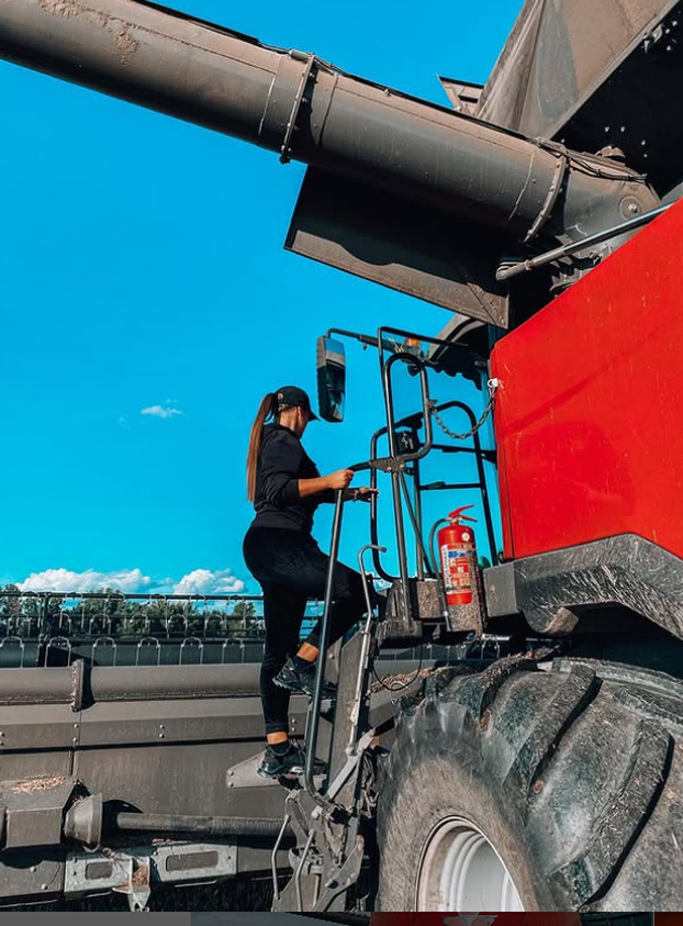 FOTO Vruća farmerica: Vozim traktor i radim teške poslove, ali uvijek u top kombinacijama
