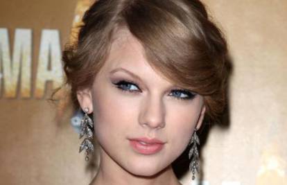 Taylor Swift donirala 375.000 kn za nabavu knjiga u knjižnici