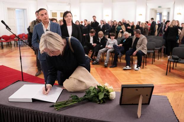 Zagreb: Komemoracija za novinarku Milu Moralić u Novinarskom domu