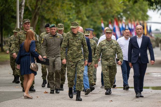 Velika Gorica: Ivan Anušić i Tihomir Kundid obišli pripadnike pjesackih postroja Hrvatske vojske