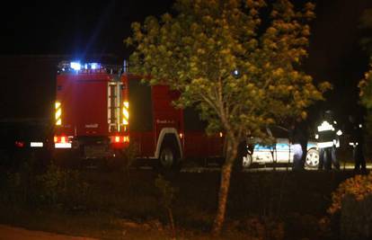 Ženi ukrali auto, a onda ga zapalili ispod nadvožnjaka