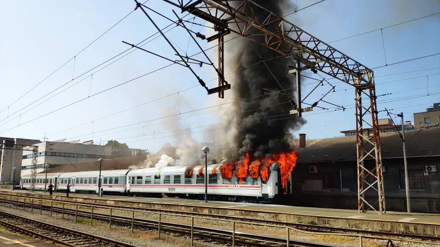 Ugasili vagon koji se zapalio na Glavnom kolodvoru u Zagrebu