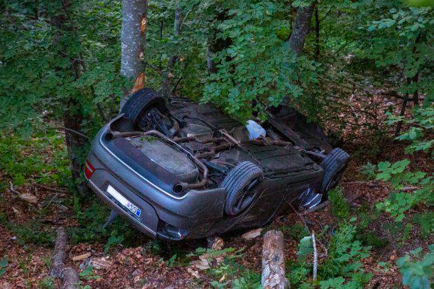 Detalji nesreće na Velebitu: Automobil sletio u provaliju, poginula suvozačica (27)