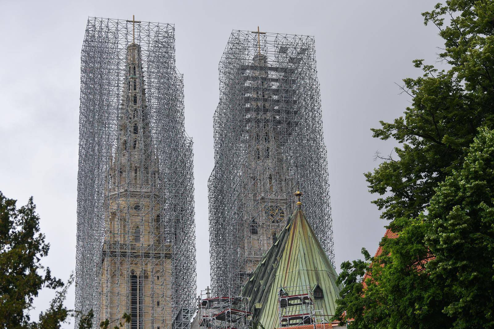 Zagreb: Tornjevi zagrebačke katedrale zbog obnove su pod skelama