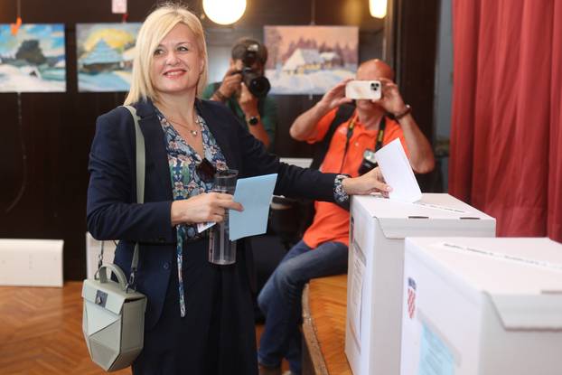 Rijeka: Kandidatkinja za gradonačelnicu Iva Rinčić glasovala je u drugom krugu lokalnih izbora
