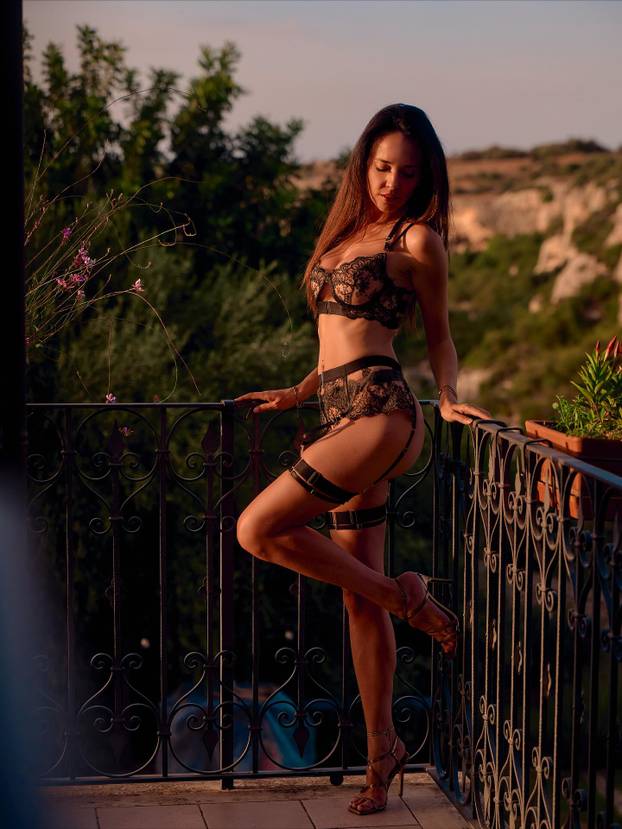 FOTO Svi se pitaju tko je ova njemačka ljepotica? Instagram gori, a ona je pravi misterij...