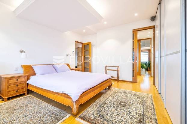 Prodaju penthouse u kojem se Lana Jurčević brčkala u jacuzziju i snimila hit! Cijena je vrtoglava