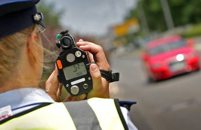 Policijske radare ometaju laseri na modernim automobilima