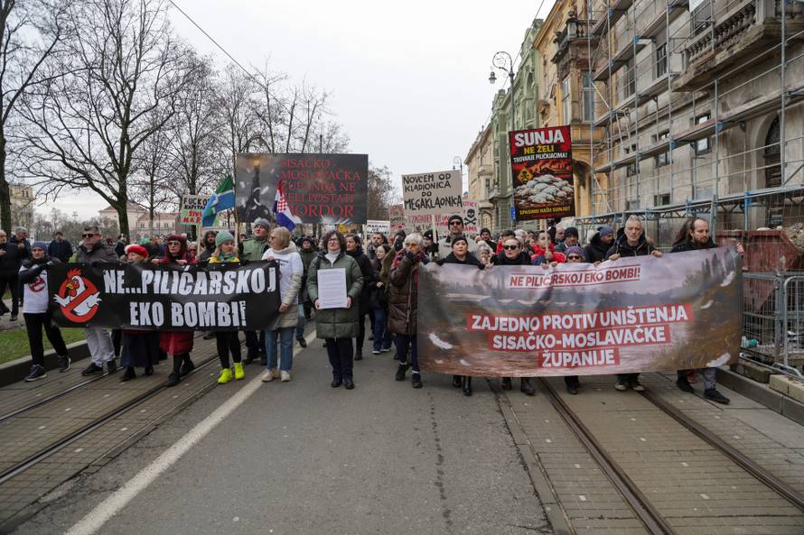 Zagreb: Prosvjed protiv kompleksa industrijskih megafarmi i klaonica peradi u Sisačko-moslavačkoj županiji