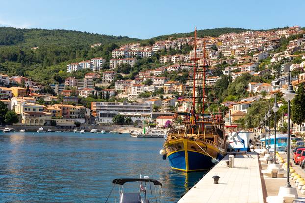 Predivni Rabac je spreman za ljetnu sezonu, ali turista nema