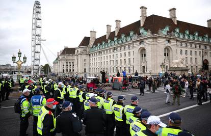 Tisuće na ulicama Londona: Prosvjeduju protiv  mjera