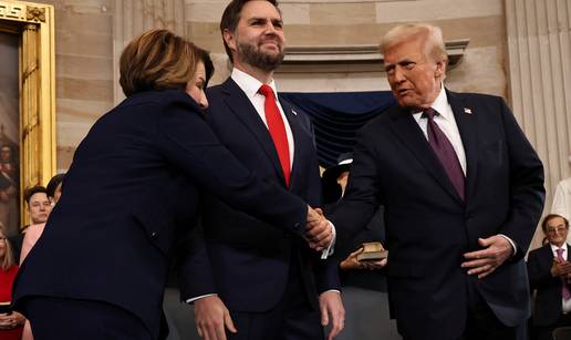 Tim Donalda Trumpa zatražio je od desetak visokopozicioniranih diplomata da odmah odstupe
