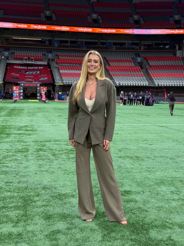 FOTO Zbog vatrene Australke mnogi prate kriket, a u Indiji je doživjela šok: 'Bilo je strašno'