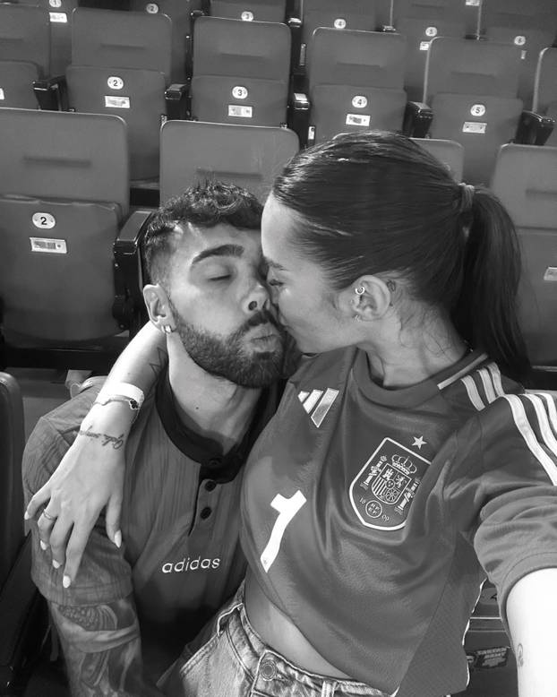 FOTO KAKVE LJEPOTICE! Ima li Španjolska najljepše WAGS-ice? Evo koga ljube Olmo i društvo...