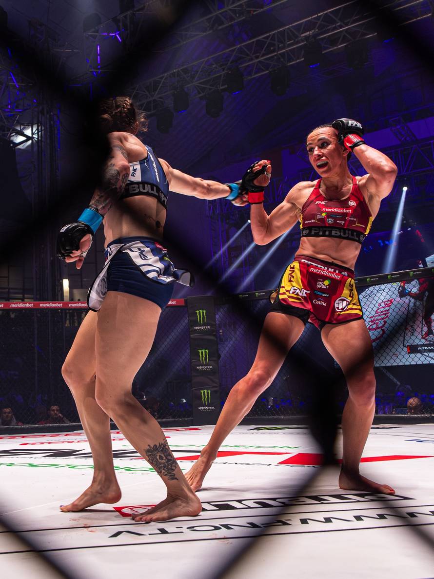 VIDEO Luzar Smajić pobijedila Petrović u spektakularnoj borbi!