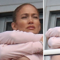 Jennifer Lopez se rastezala na terasi pa fotografima 'slučajno' pokazala više nego što je htjela
