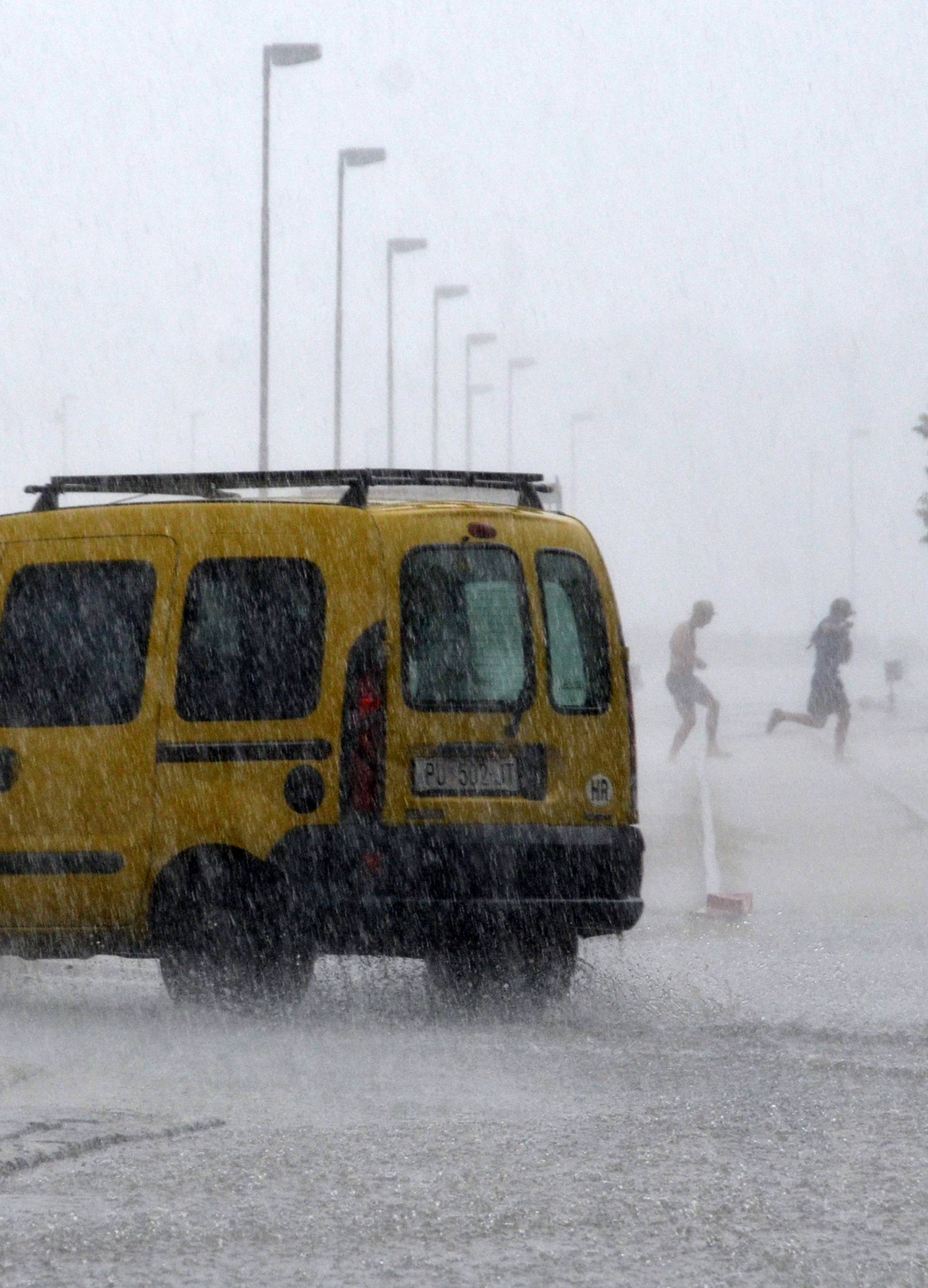 Kiša sve do vikenda, a onda još loših vijesti: Pada temperatura