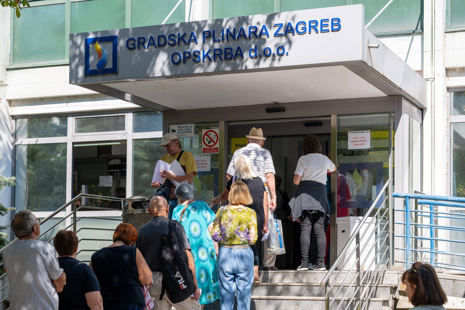 Zagreb: Gužva ispred Gradske plinare Zagreb