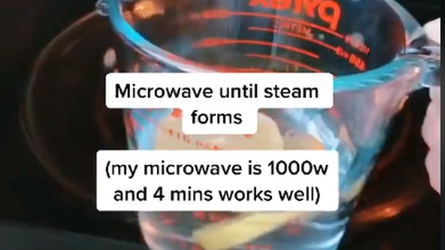 Super trik: U samo 5 minuta mikrovalna pećnica će blistati