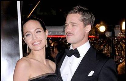 Bradovih 13 žena: Jen ga 'vezala', a Jolie 'dotukla'