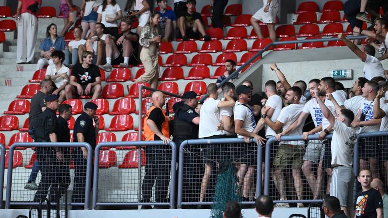 FOTO Veliki neredi na tribinama u Draženovu domu. Finale je 