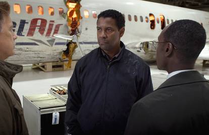 Denzel Washington prizemljio avion i spasio putnike od smrti
