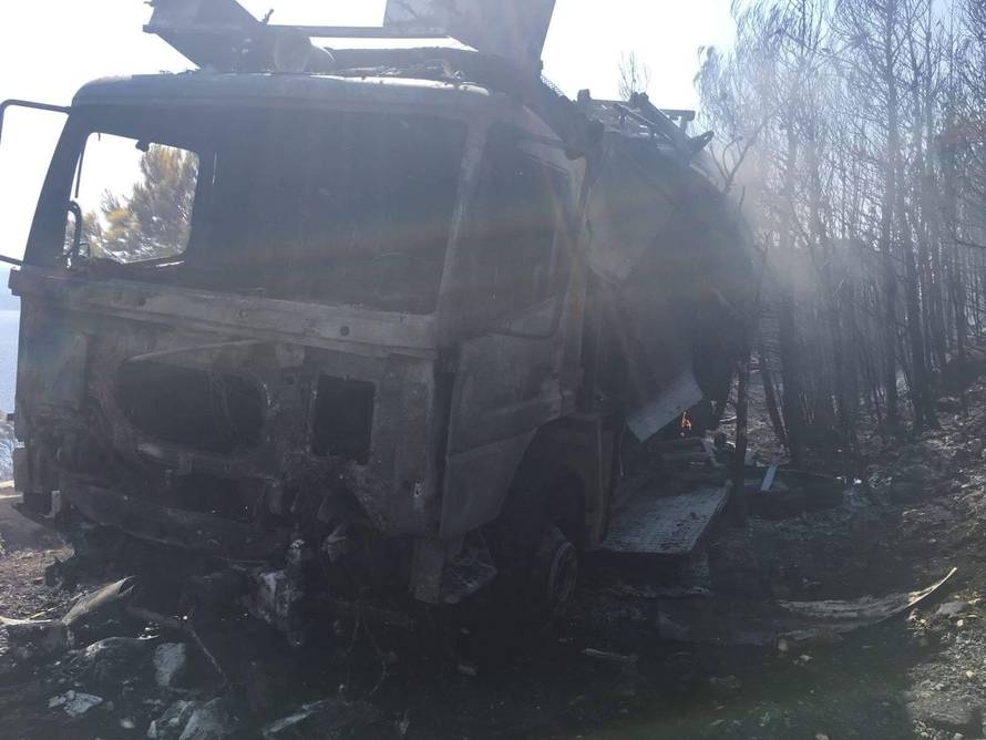 Požar uništio cisterne, ali se ne širi dalje: 'Nitko nije stradao...'