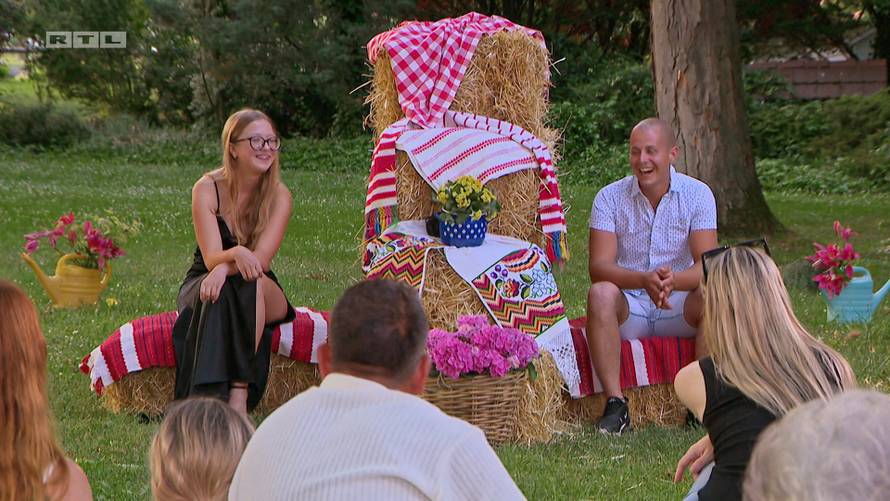 Držanje za ruku, zagrljaji i poljupci u 'Ljubav je na selu': Neki su 'kliknuli' na prvu