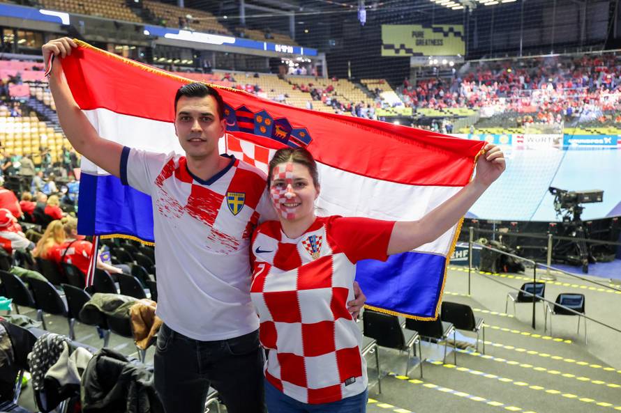 Herning: Navijači očekuju početak utakmice Hrvatska i Njemačka u polufinalu EHF Europskog prvenstva