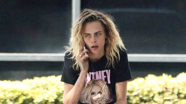 *PREMIUM-EXCLUSIVE* Cara Delevingne looks worse for wear boarding a private plane before getting off after 45 minutes and heading home amid fears for her well-being **WEB EMBARGO UNTIL 6 PM ET ON SEPTEMBER 7TH, 2022**